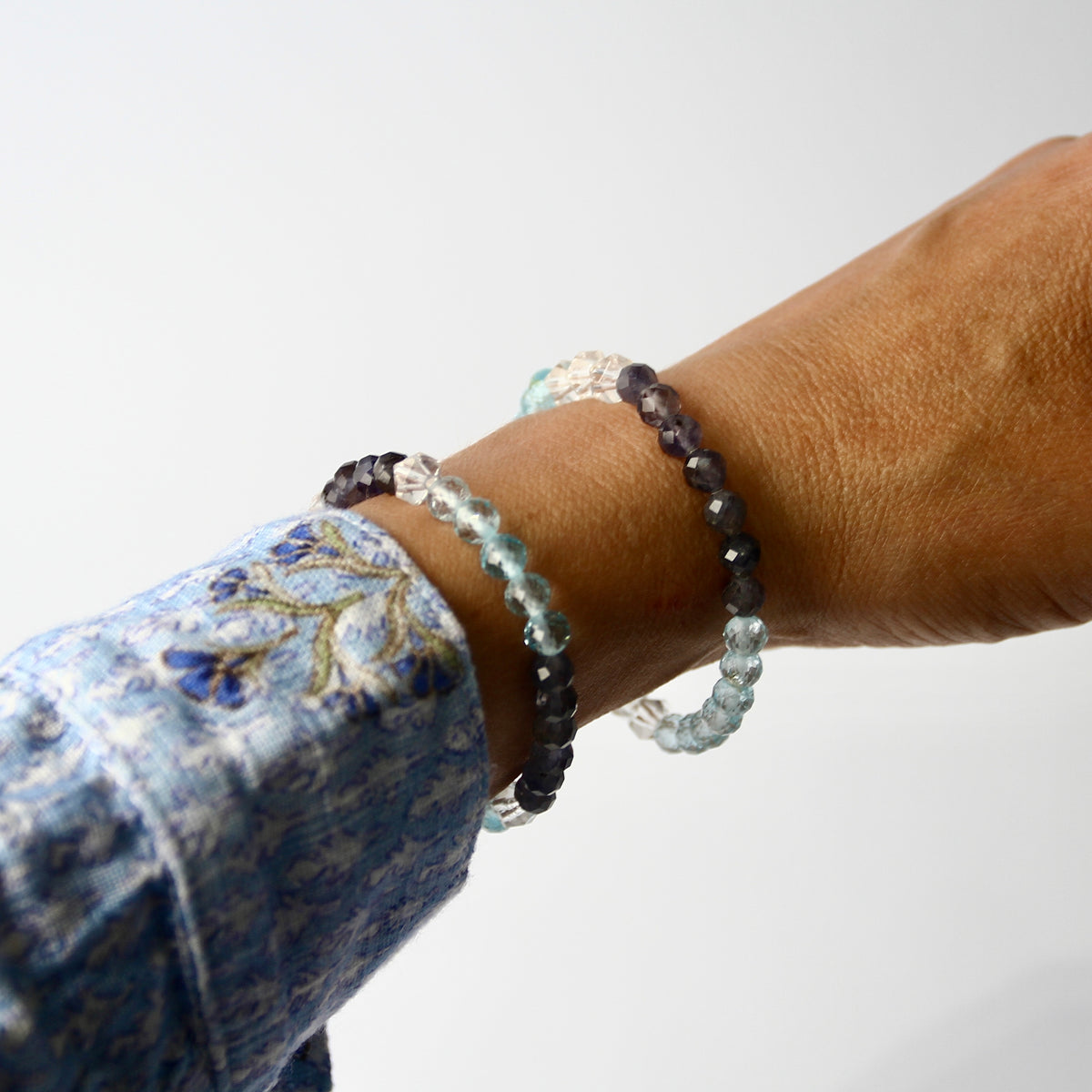 ULLASITAM Shining Bracelet | Topaz, Iolite, Hekimer